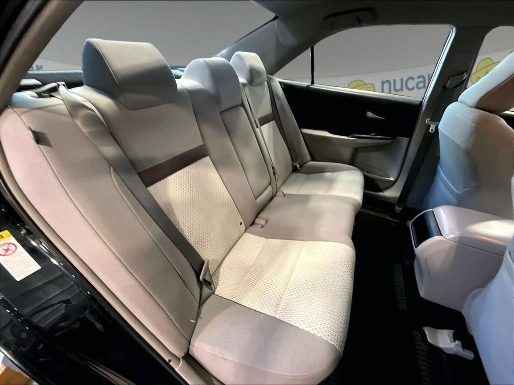 Used 2014 Gray Toyota LE image 16