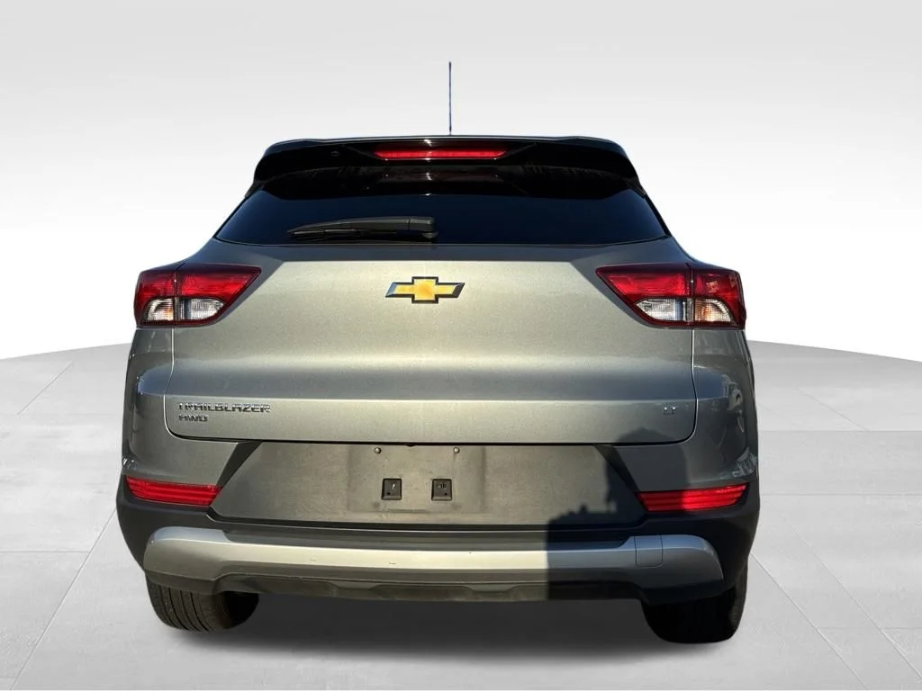 Used 2025 Gray Chevrolet LT image 4