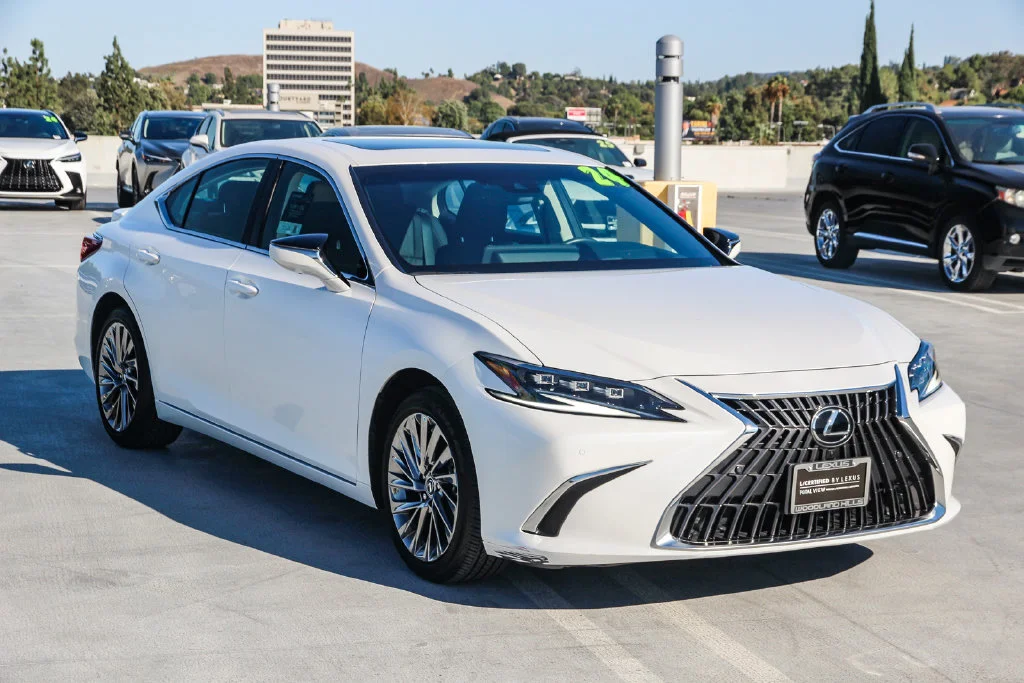 Certified Pre-Owned 2024 Lexus ES 300h Luxury 4D Sedan in Woodland