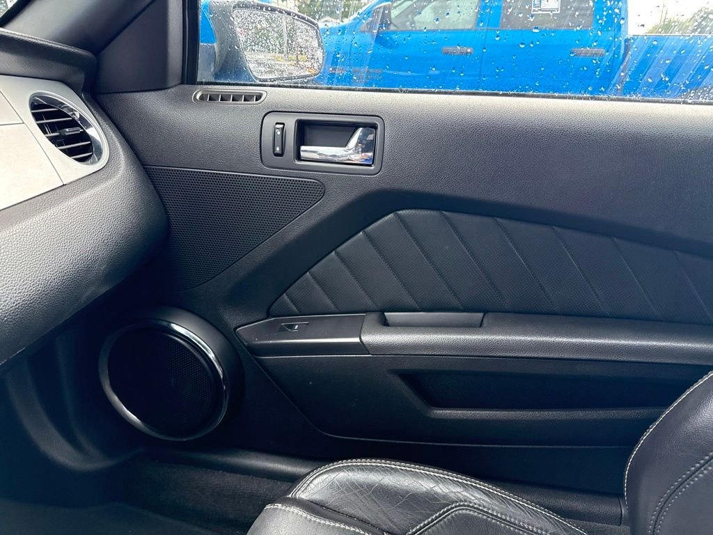 Used 2013 Blue Ford V6 Premium image 25