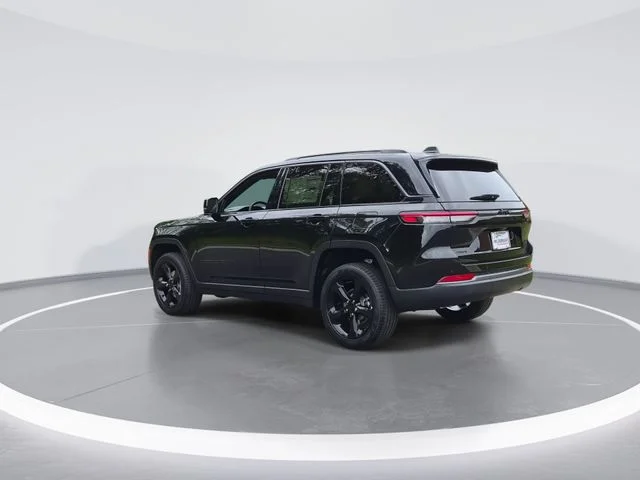 New 2026 Diamond Black Crystal Pearlcoat Jeep Limited image 6