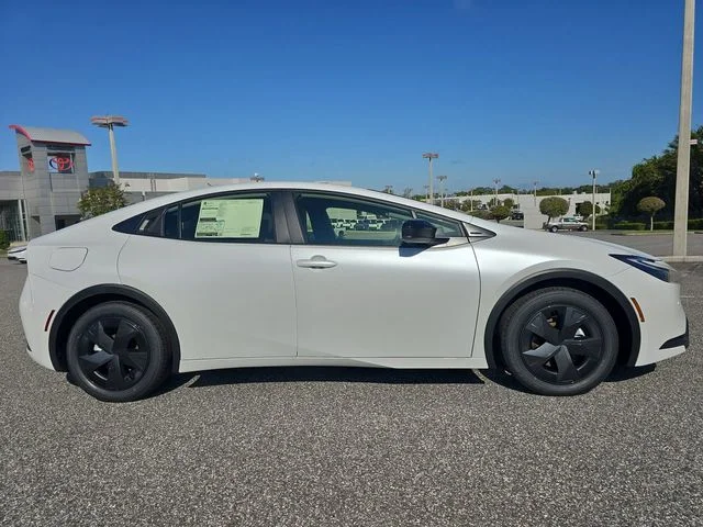 New 2026 Wind Chill Pearl Toyota SE image 3