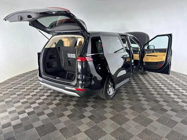 Used 2023 Black Kia LX Seat Package image 16