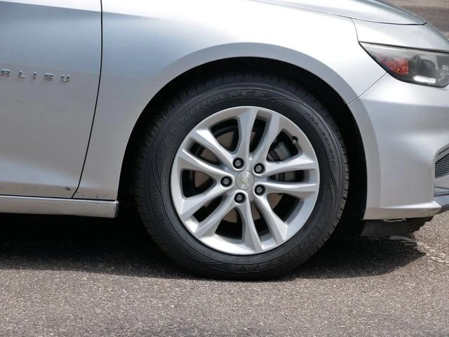 Used 2017 Silver Chevrolet Hybrid image 7