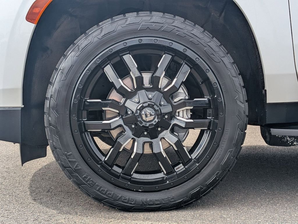 Certified Used 2023 Iridescent Pearl Tricoat Chevrolet High Country image 26