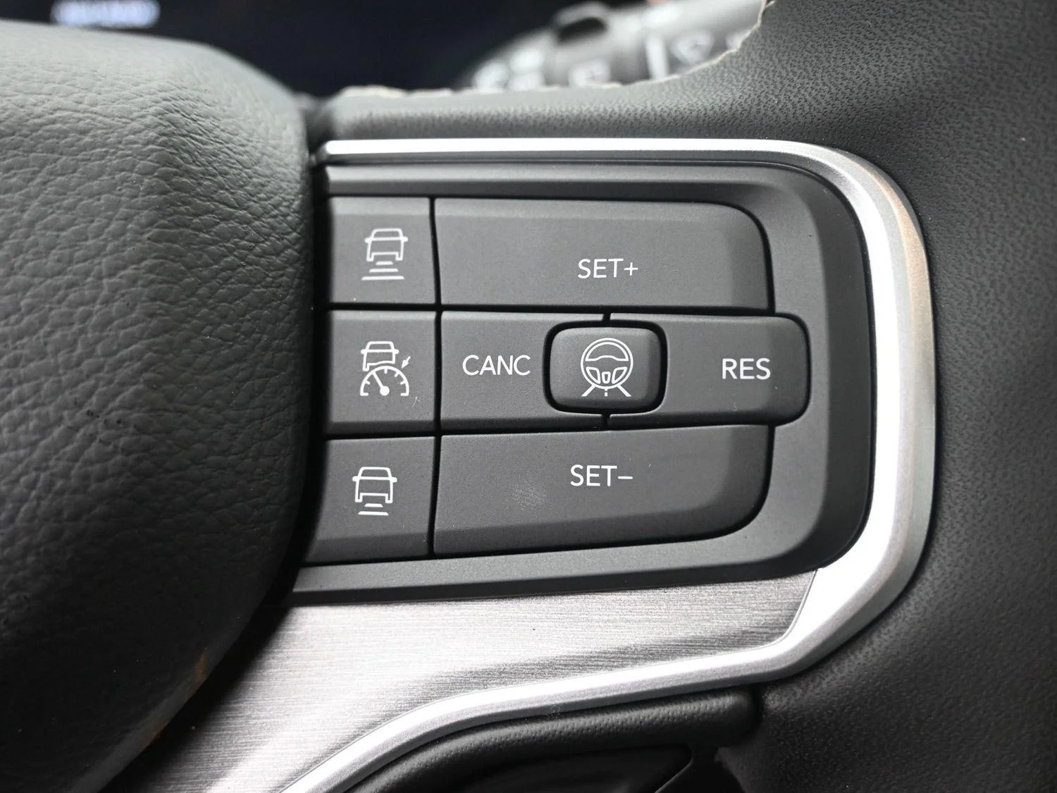 New 2026 Baltic-Gray Metallic Clear-Coat Exterior Paint Jeep Limited Reserve image 25