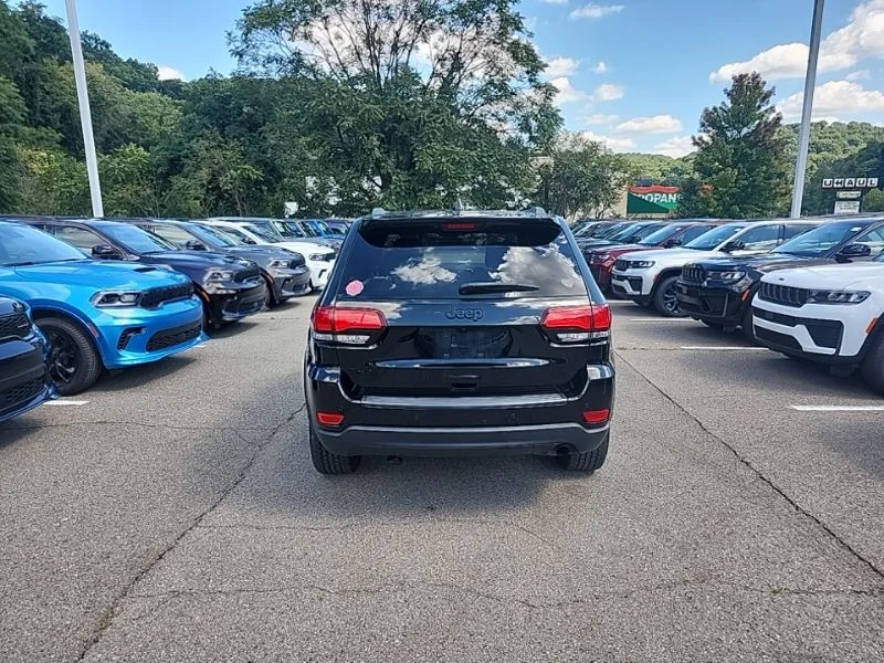 Used 2019 Black Jeep Laredo image 7