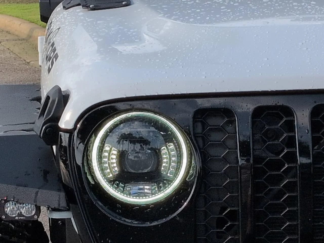 Used 2024 Bright White Clearcoat Jeep Willys image 9