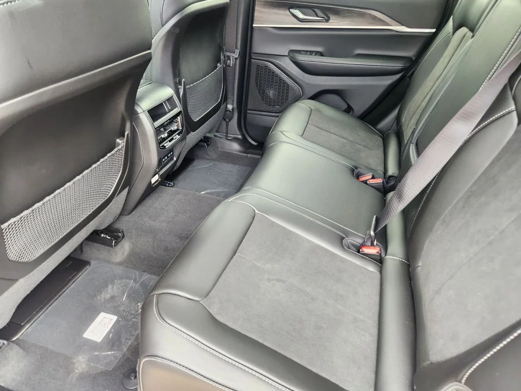 New 2026 Bright White Clear-Coat Exterior Paint Jeep Altitude image 20