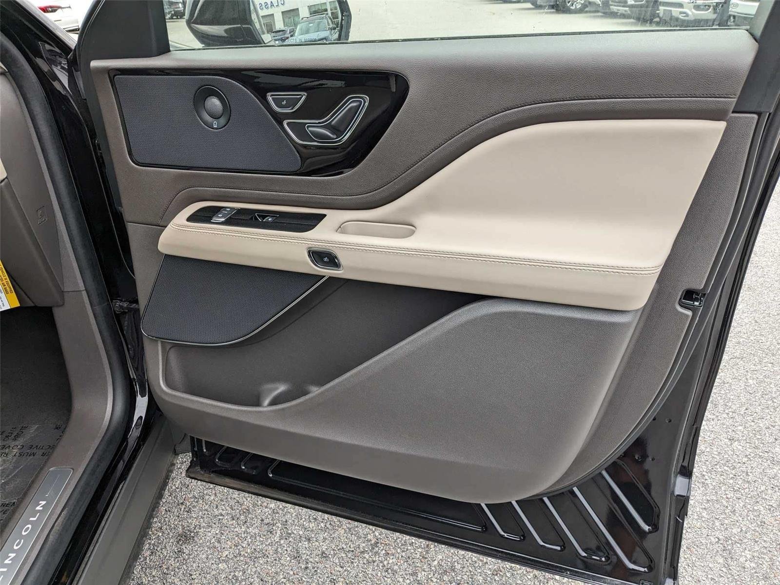 Used 2023 Infinite Black Metallic Lincoln Grand Touring image 34