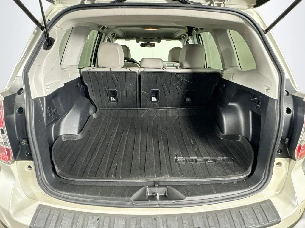Used 2015 White Subaru 2.5i Touring image 31