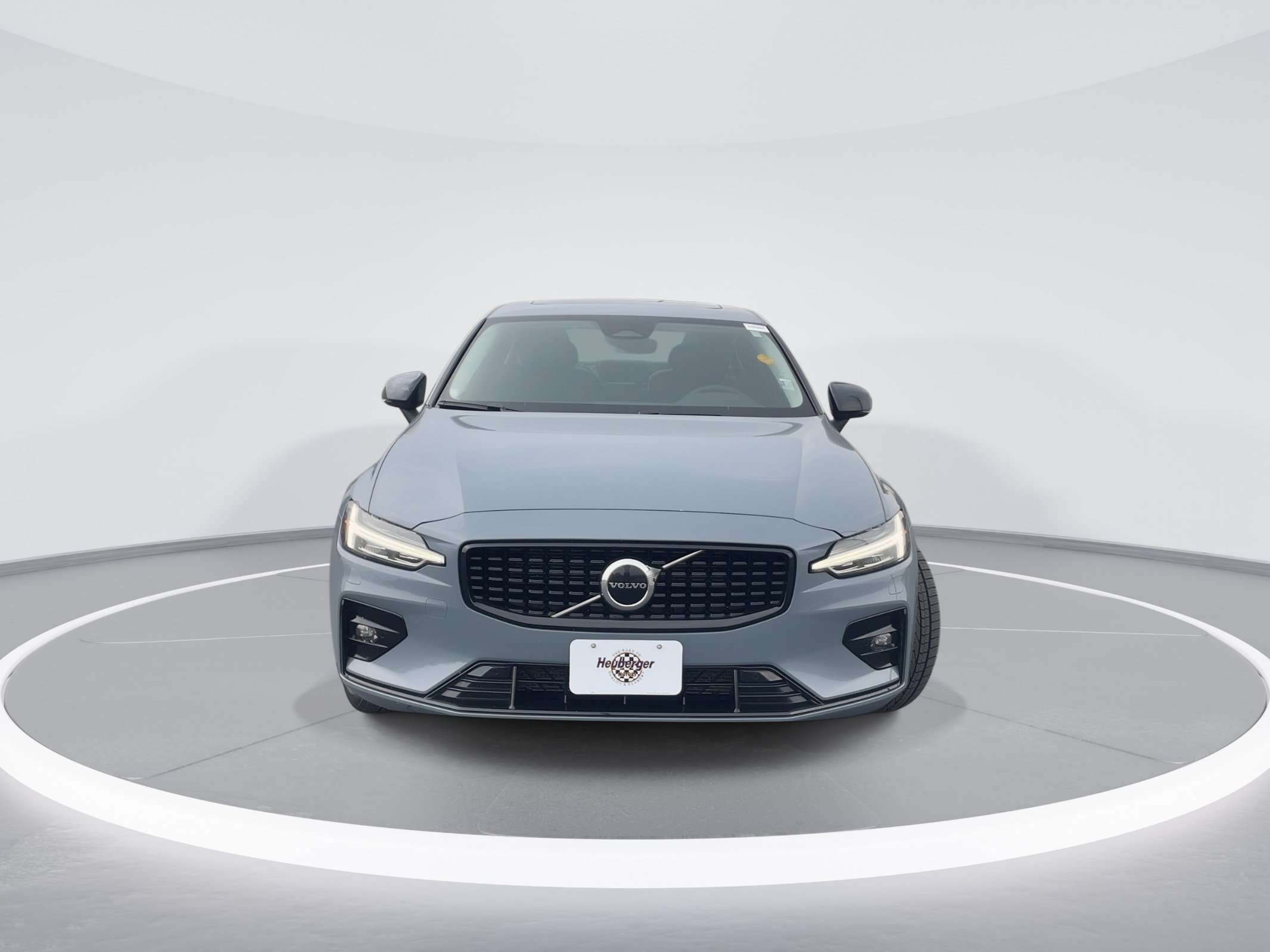 Used 2024 Thunder Grey Metallic Volvo Core Dark Theme image 2