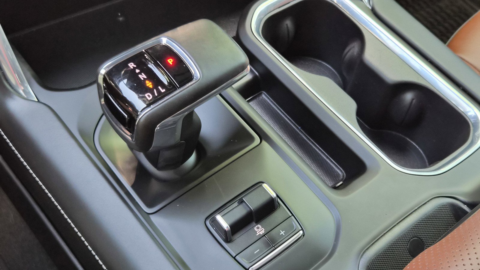 Used 2025 Onyx Black GMC Denali Ultimate image 22