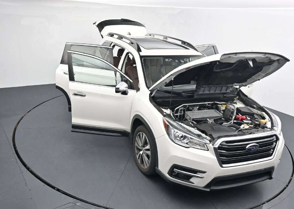 Used 2022 White Subaru Touring image 25