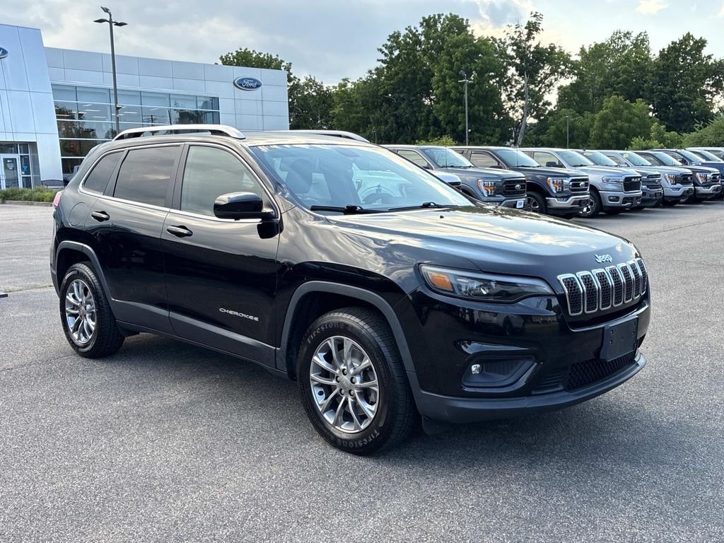 Used 2019 Black Jeep Latitude Plus image 3