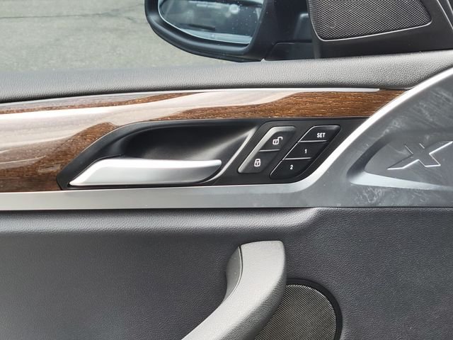Used 2024 Gray BMW xDrive30i image 19
