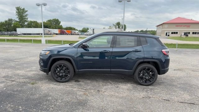 New 2026 Fathom Blue Pearl Coat Jeep Latitude image 4