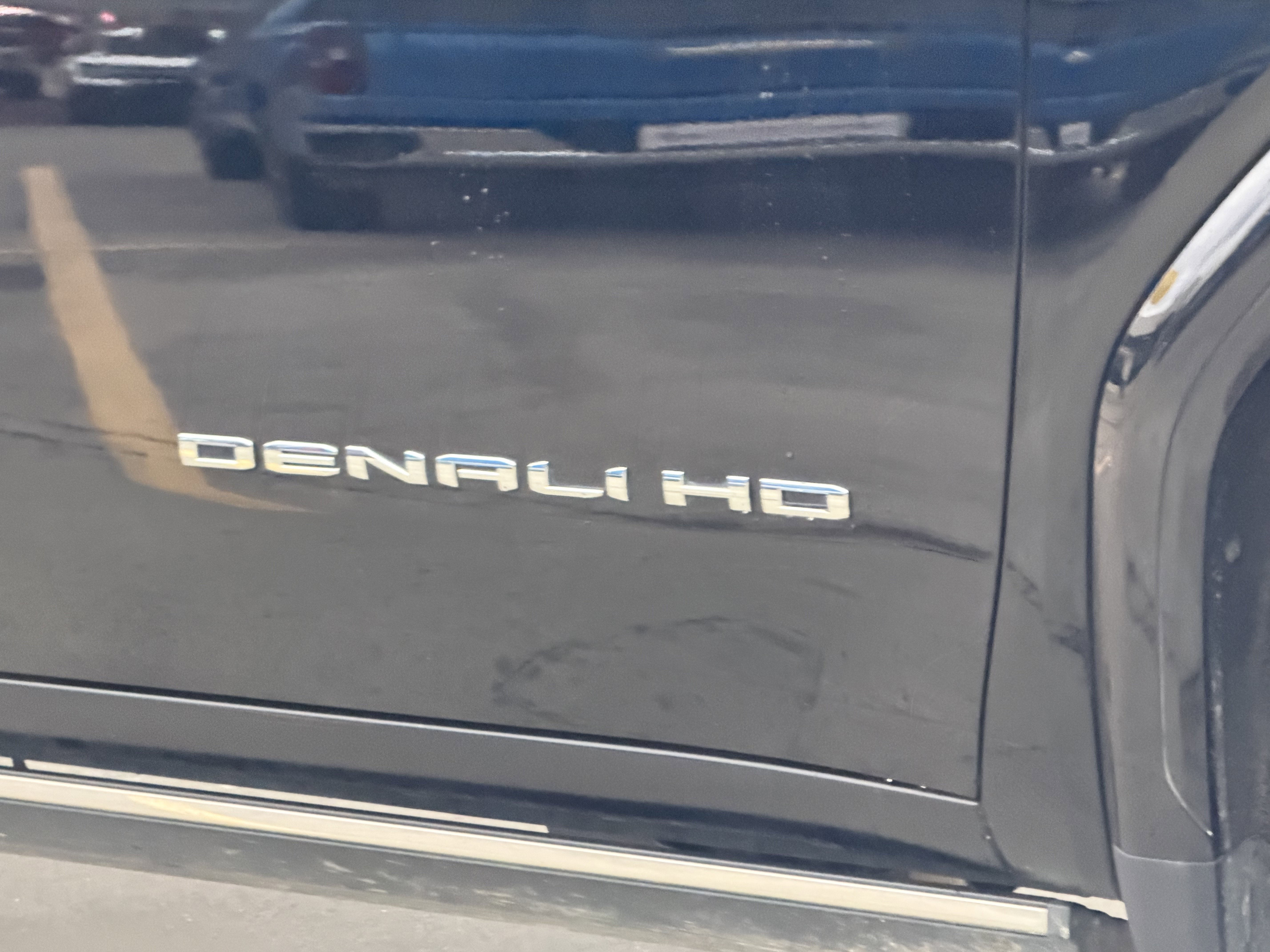 Used 2025 Onyx Black GMC Denali image 5