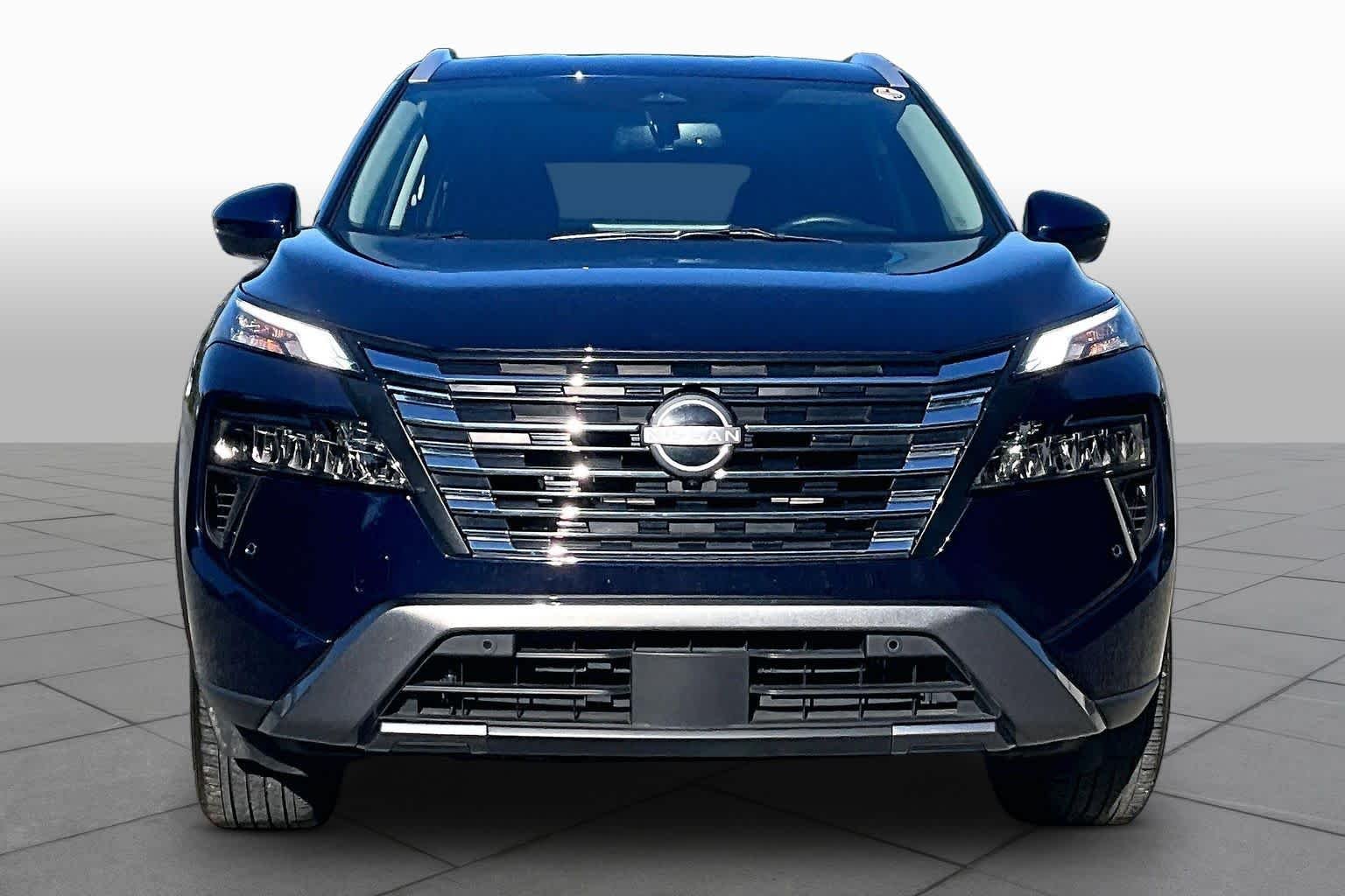 Used 2026 Deep Ocean Blue Pearl Nissan SL image 4