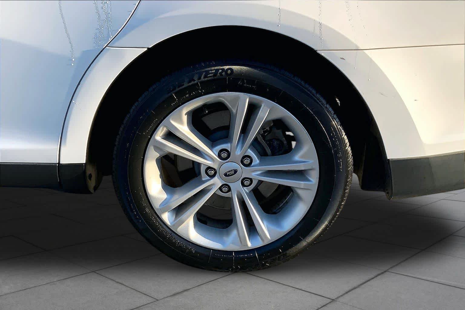 Used 2017 Oxford White Ford SE image 10