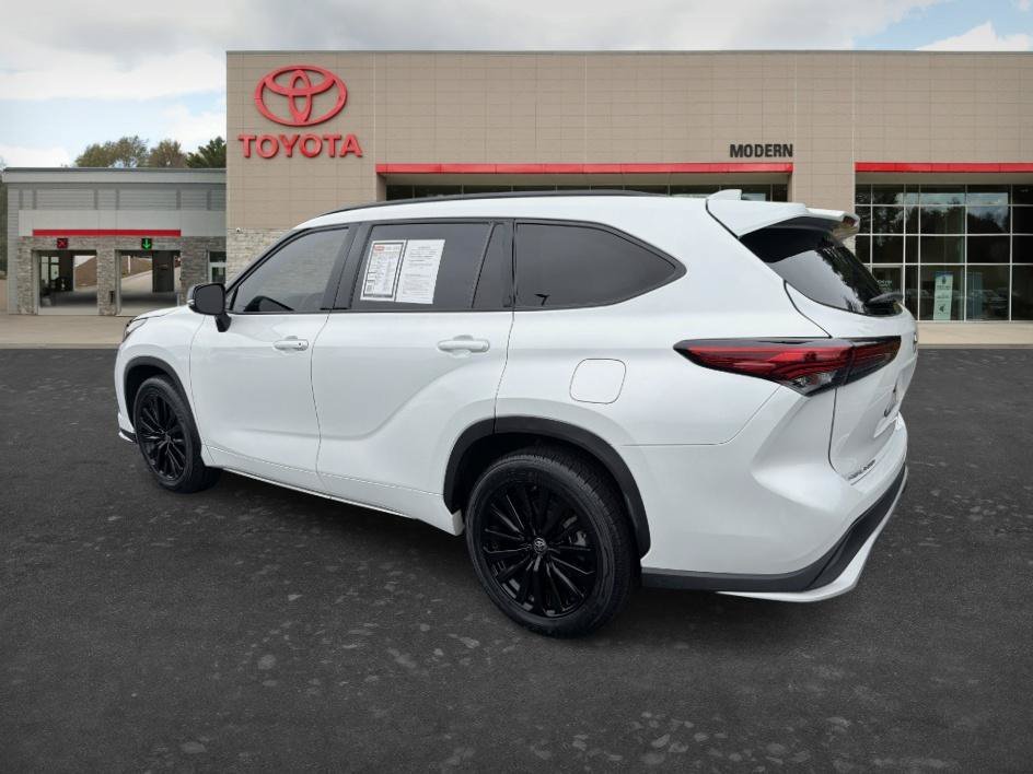 Used 2023 Wind Chill Pearl Toyota XSE image 8