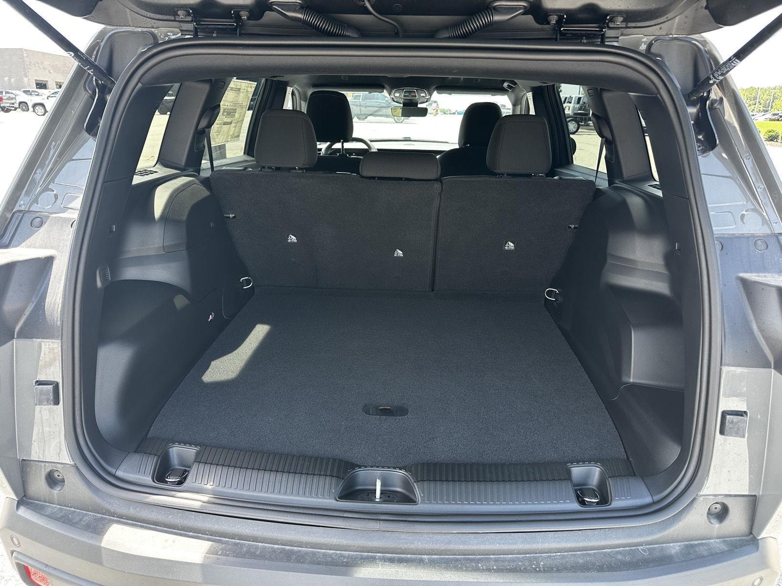 New 2026 Sting-Gray Clear-Coat Exterior Paint Jeep Laredo image 16