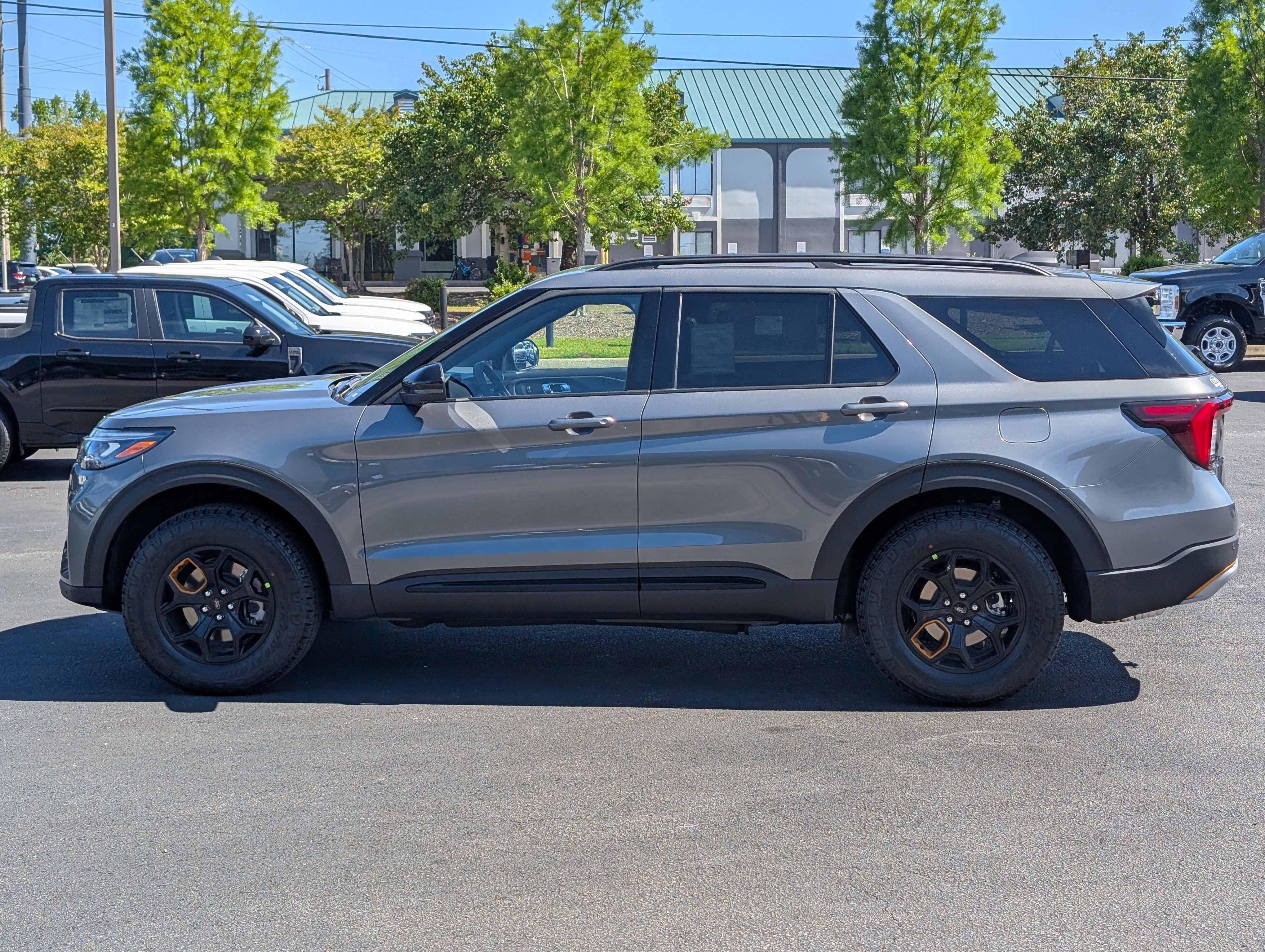 New 2026 Carbonized Gray Metallic FORD Tremor image 14