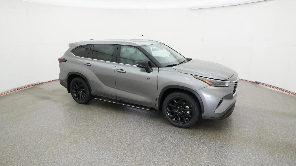 New 2026 Heavy Metal Toyota XLE image 12