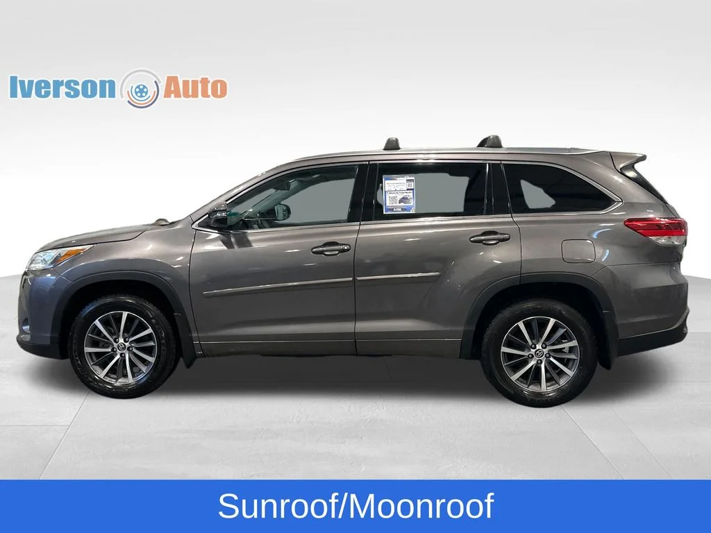 Used 2018 Gray Toyota XLE image 6