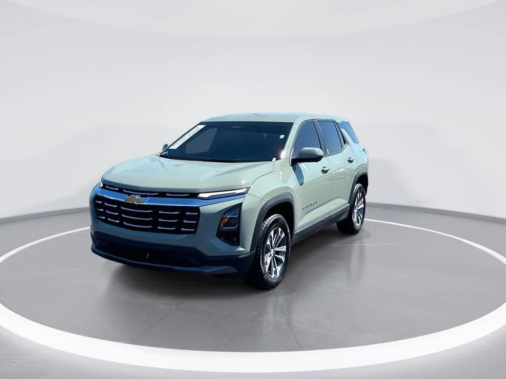 Used 2025 Green Chevrolet LT image 4