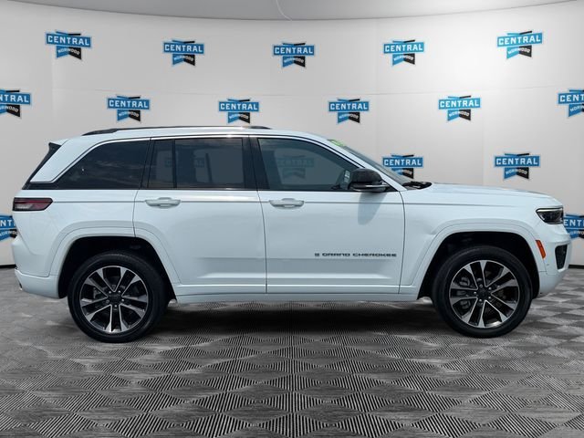 Used 2022 White Jeep Overland 4xe image 7