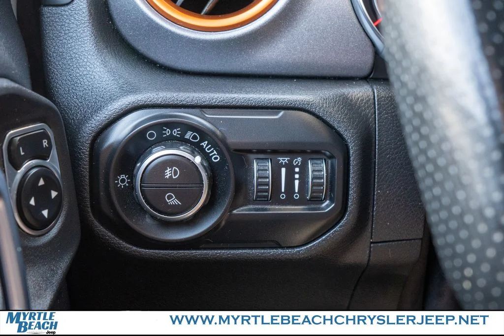 Certified Used 2021 Gray Clearcoat Jeep Mojave image 32