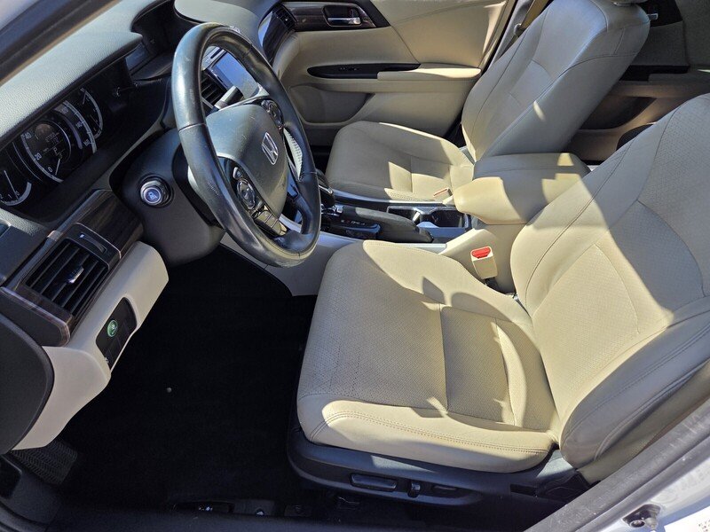 Used 2017 White Orchid Pearl Honda EX-L CVT image 10