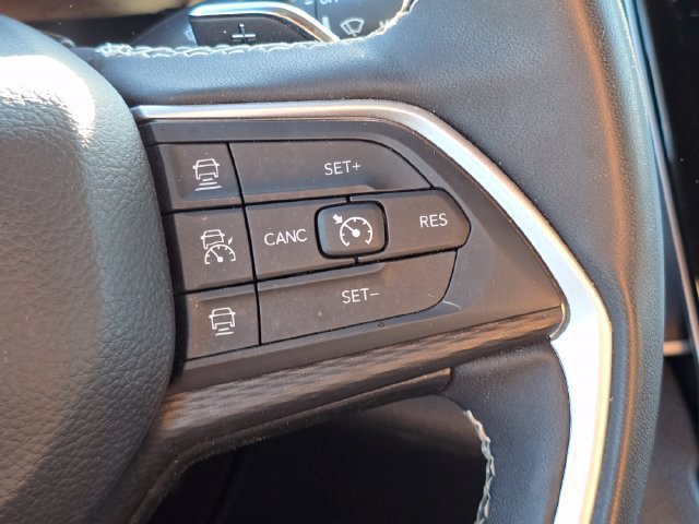Certified Used 2024 Diamond Black Crystal Pearlcoat Jeep Altitude X image 20