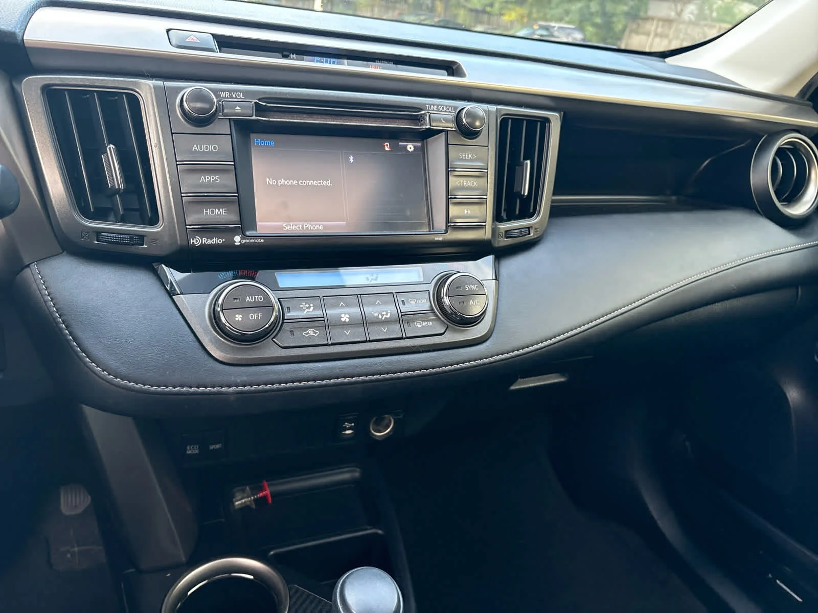 Used 2015 Classic Silver Metallic Toyota XLE image 11