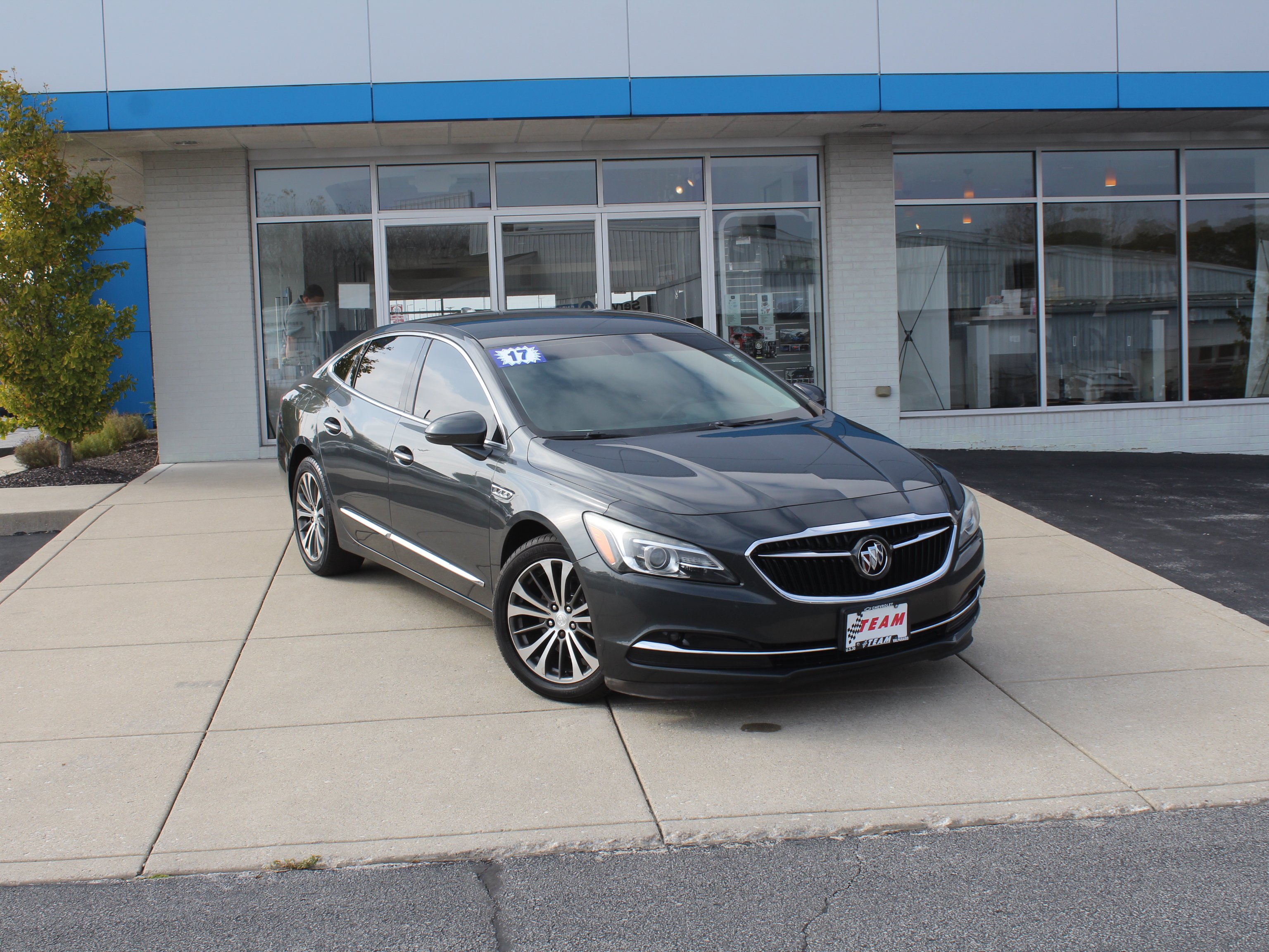 Used 2017 GRAPHITE GRAY METALLIC Buick Essence image 4