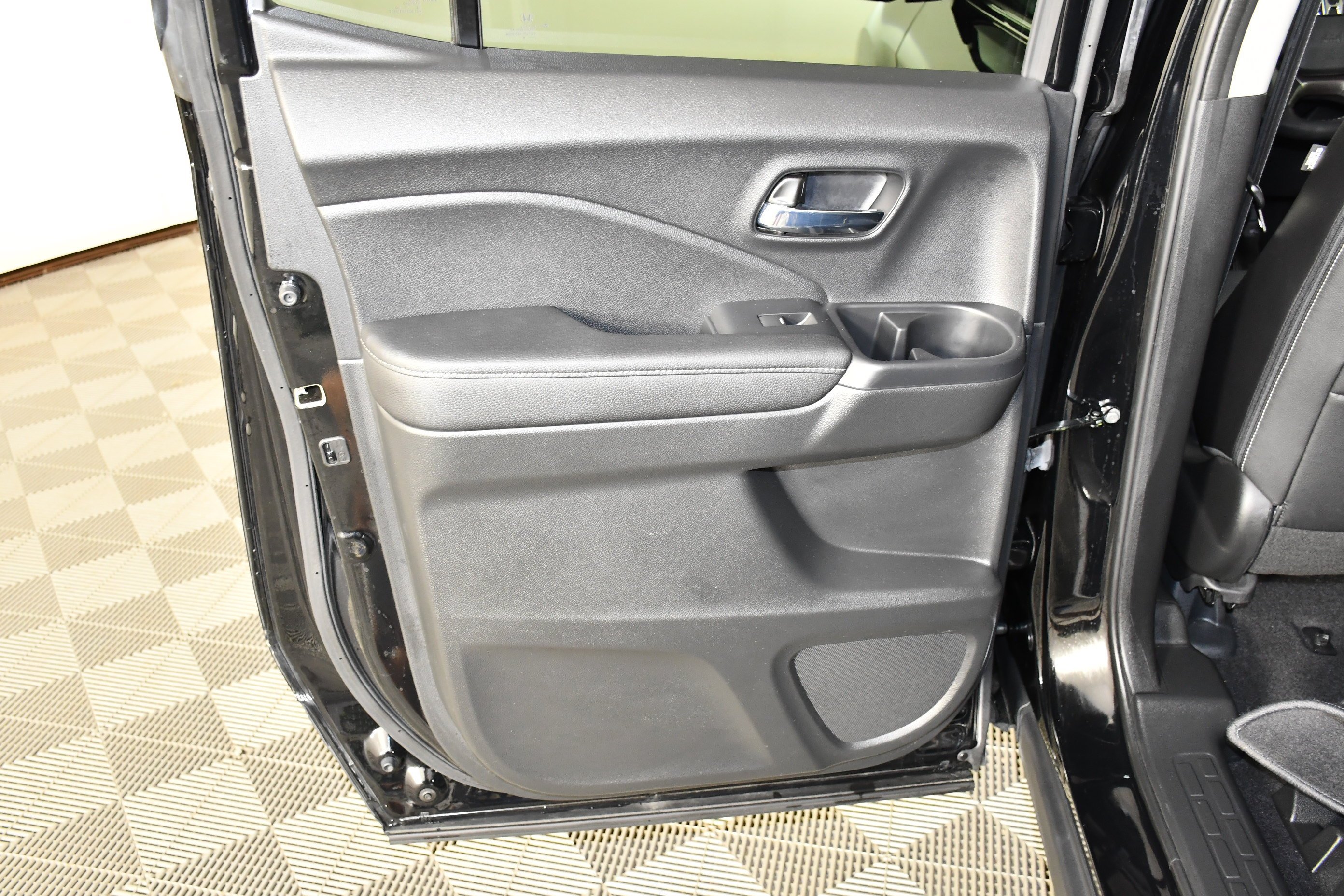 Certified Used 2024 Crystal Black Pearl Honda AWD RTL image 27