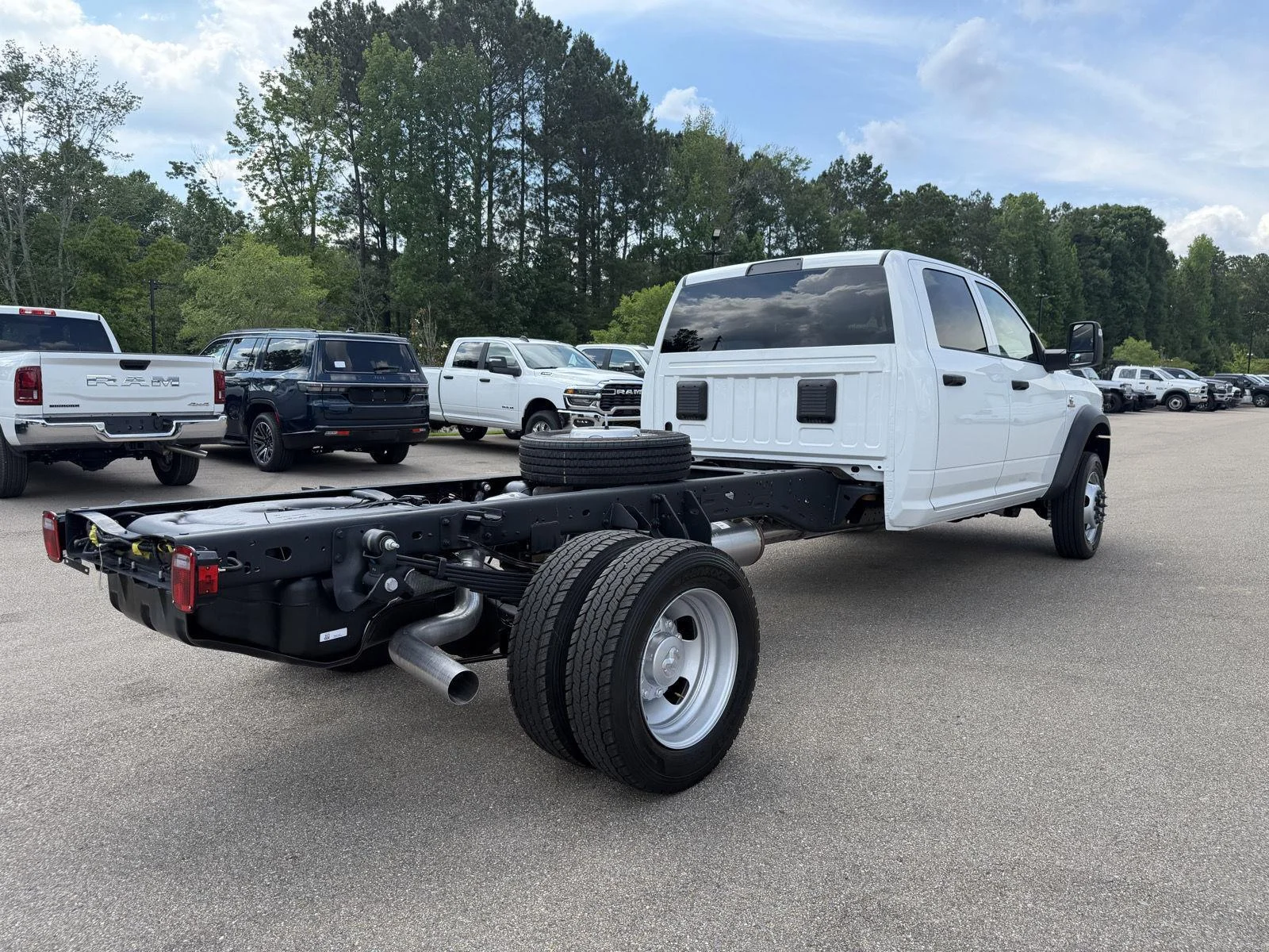 New 2026 Bright White Clear-Coat Exterior Paint RAM Tradesman image 6