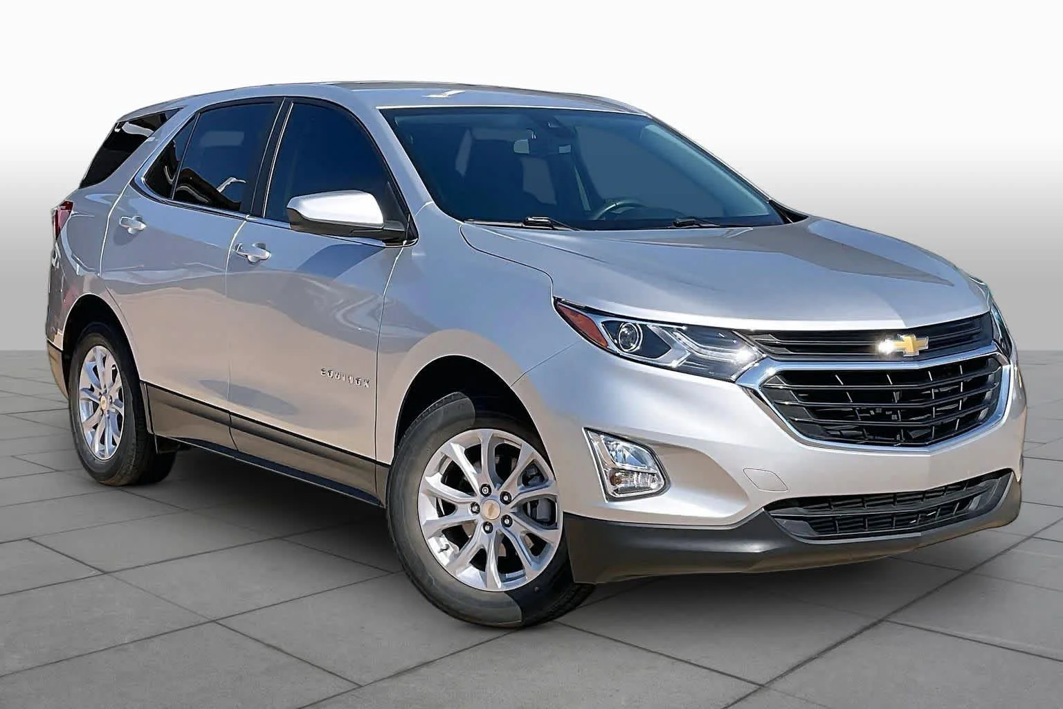 Used 2021 Silver Ice Metallic Chevrolet LT image 3