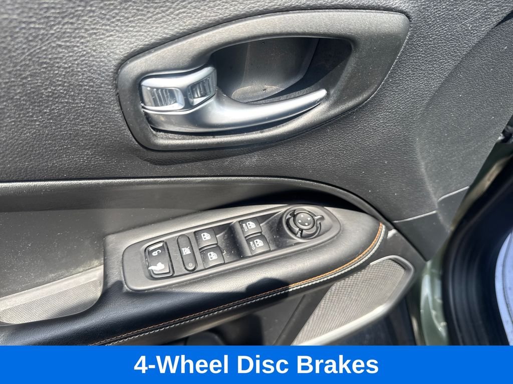 Used 2020 Green Jeep Latitude image 13
