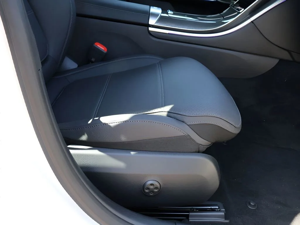 New 2026 Polar White Mercedes-Benz C 300 image 50