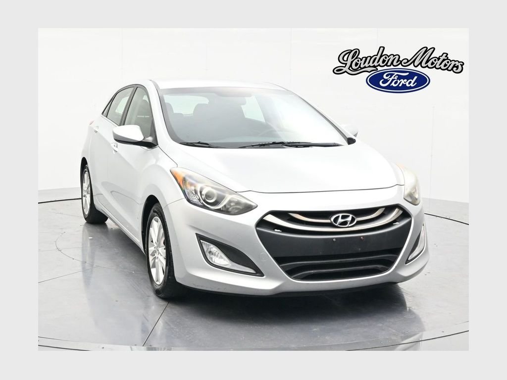 Used 2013 Shimmering Silver Metallic Hyundai Base image 1