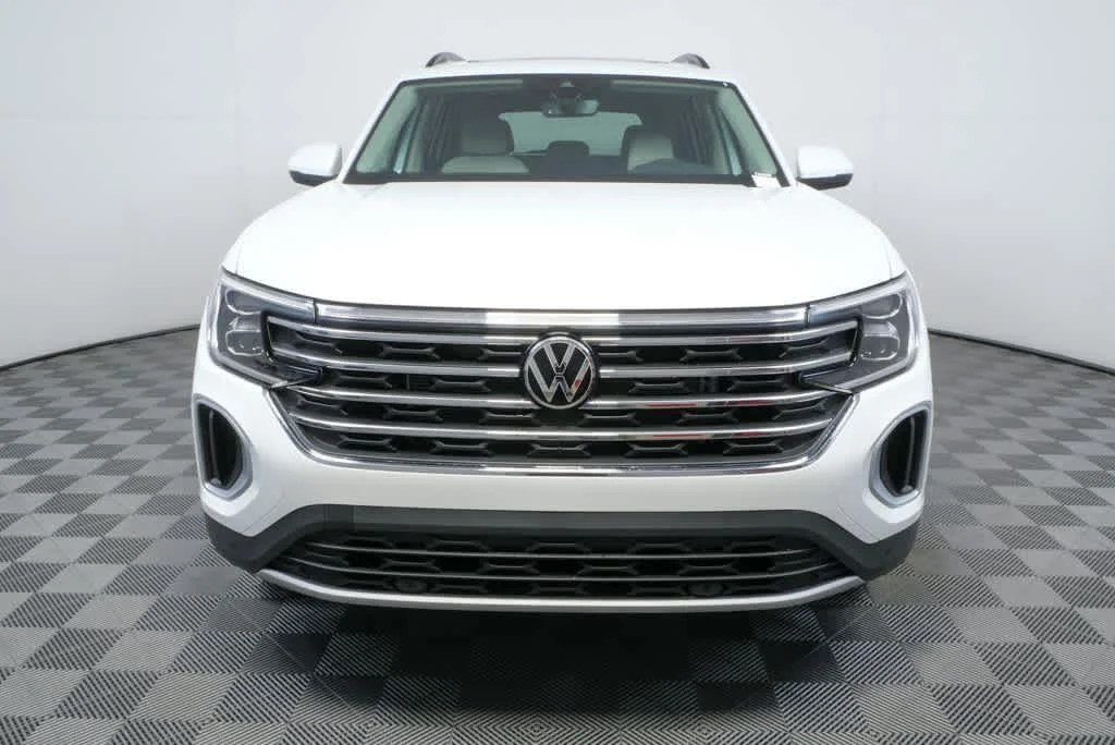 New 2026 Opal White Pearl Volkswagen 2.0T SE w/Technology image 23