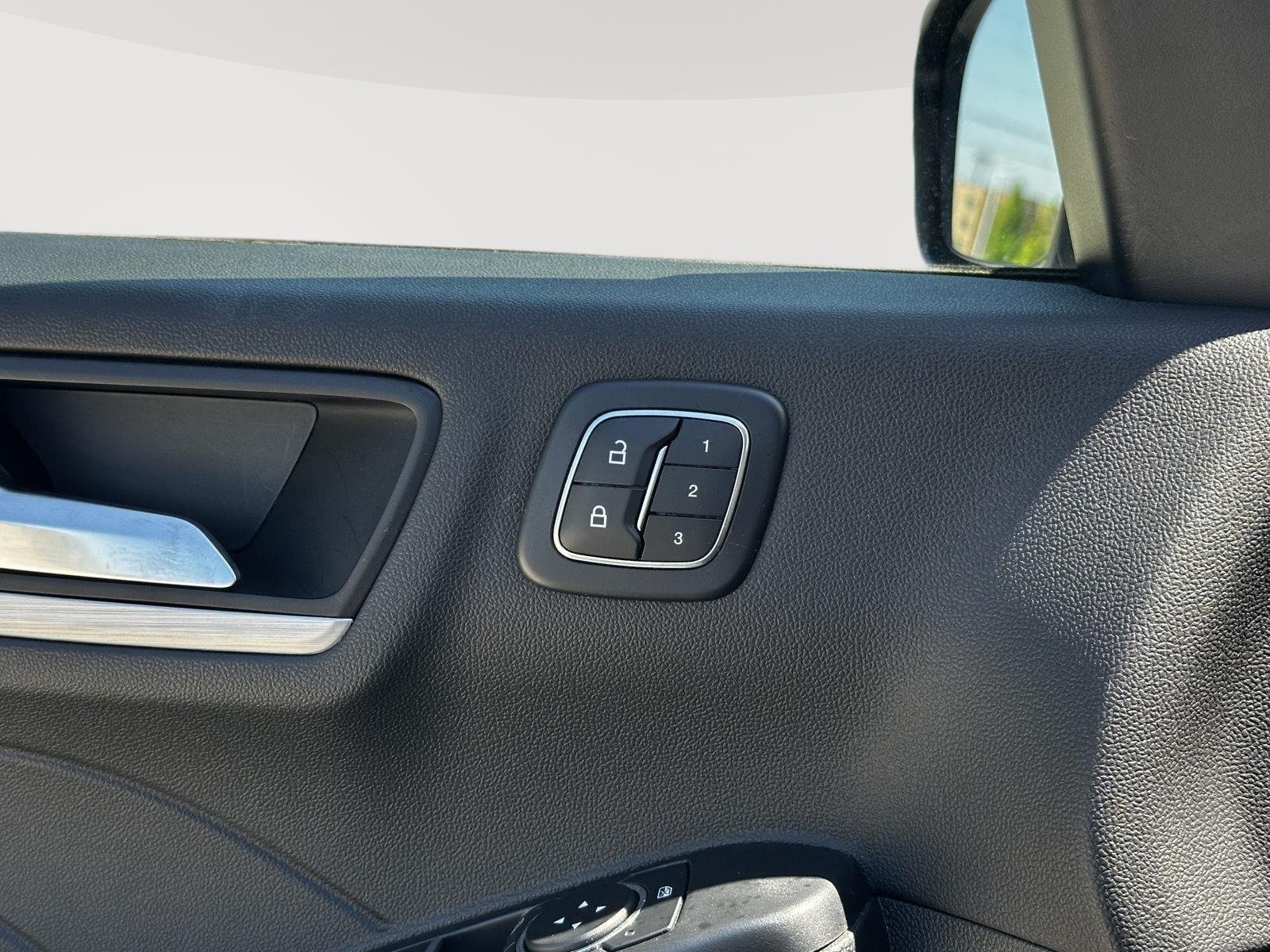 Used 2025 Vapor Blue Ford Platinum image 26