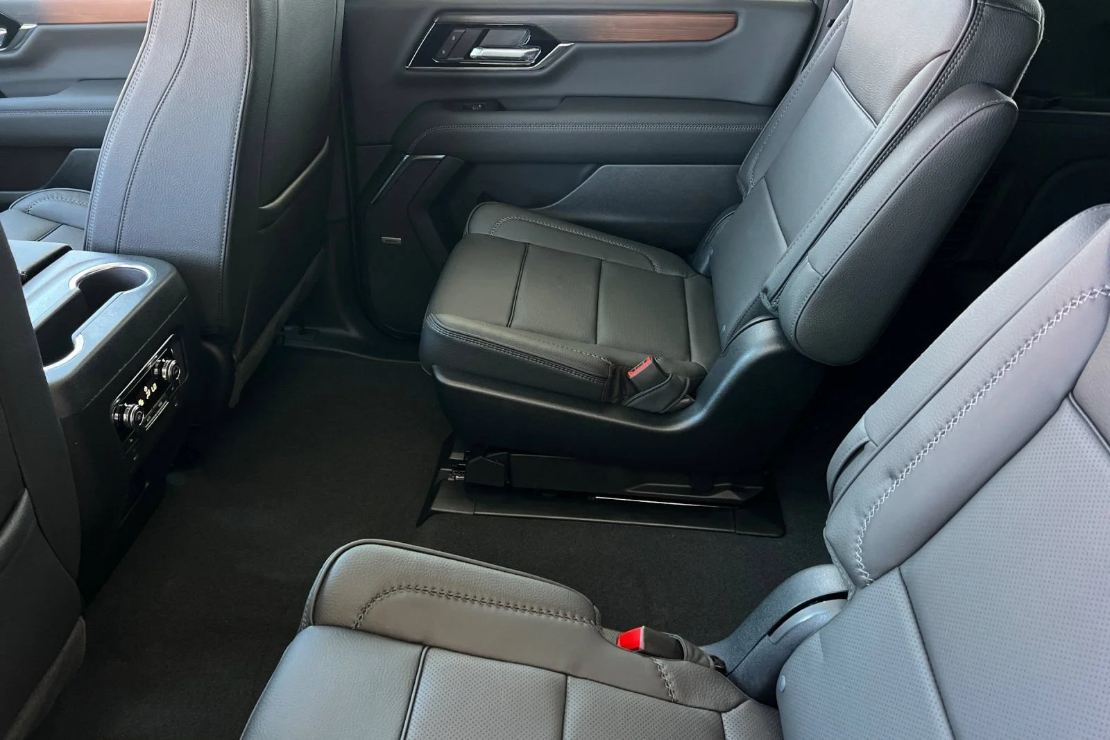 2026 GMC Yukon XL Denali - Photo 9