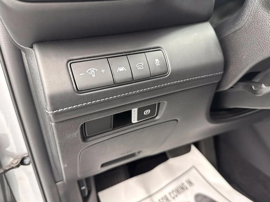 Used 2022 Shimmering Silver Hyundai Calligraphy image 19
