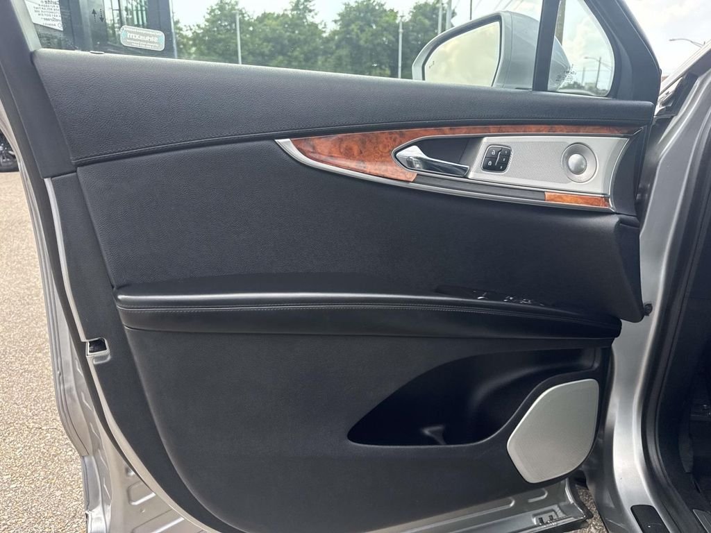 Used 2020 Silver Lincoln Reserve image 19