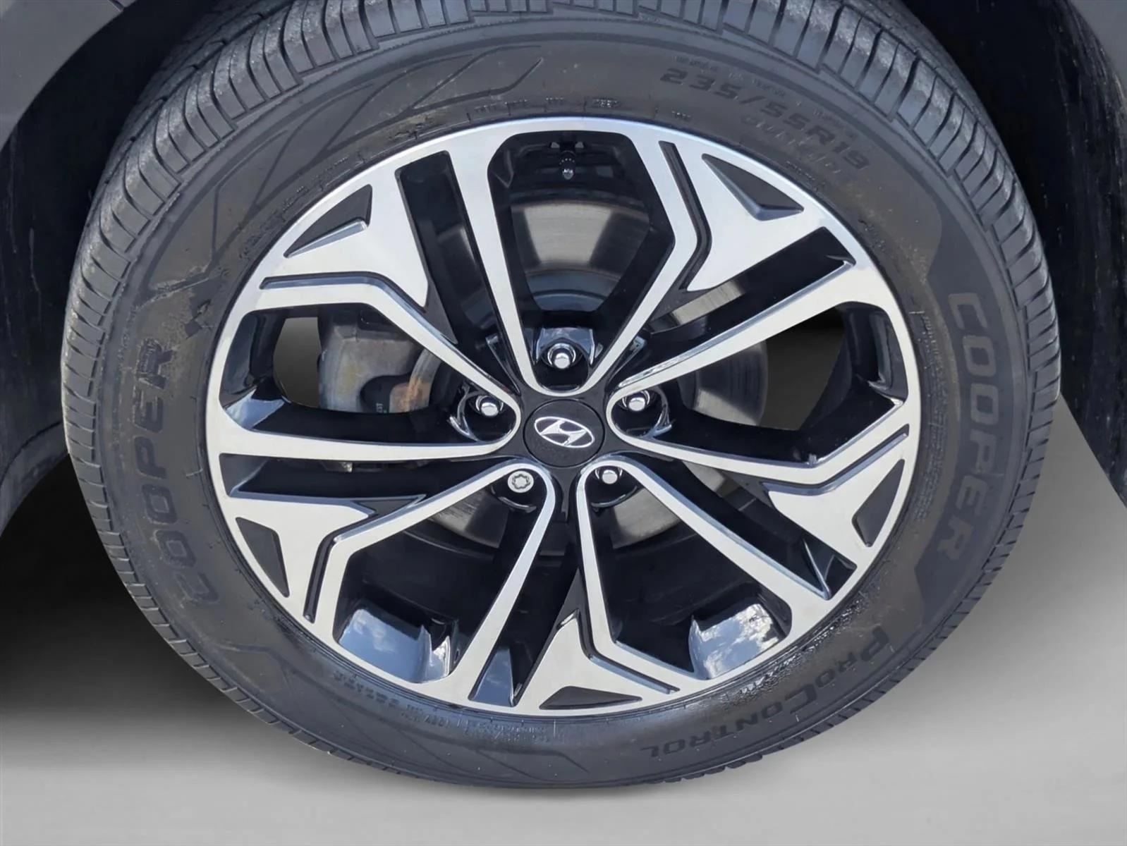 Used 2020 Shimmering Silver Pearl Hyundai SEL image 23