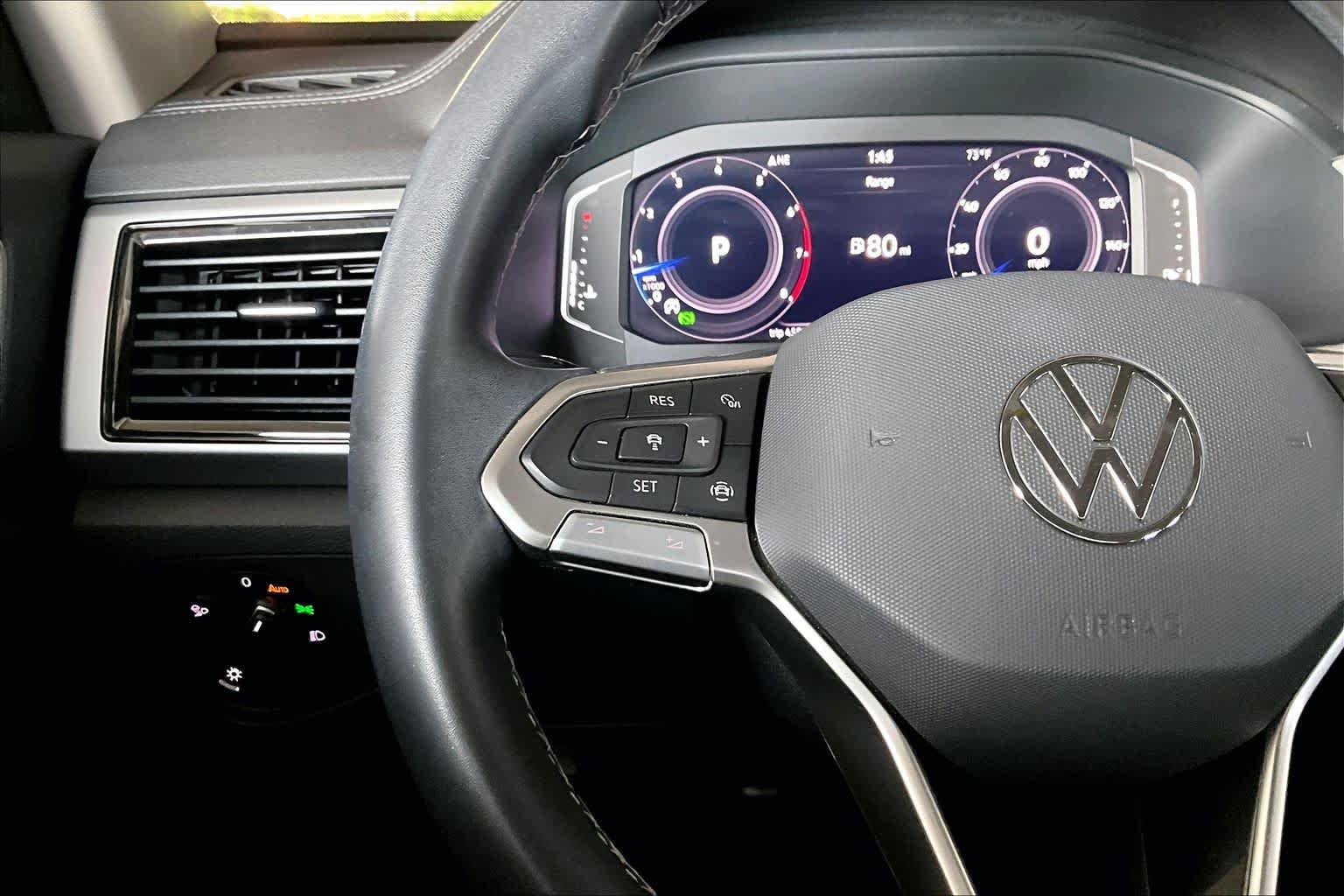 Used 2022 Pure White Volkswagen 3.6L V6 SE w/Technology image 23