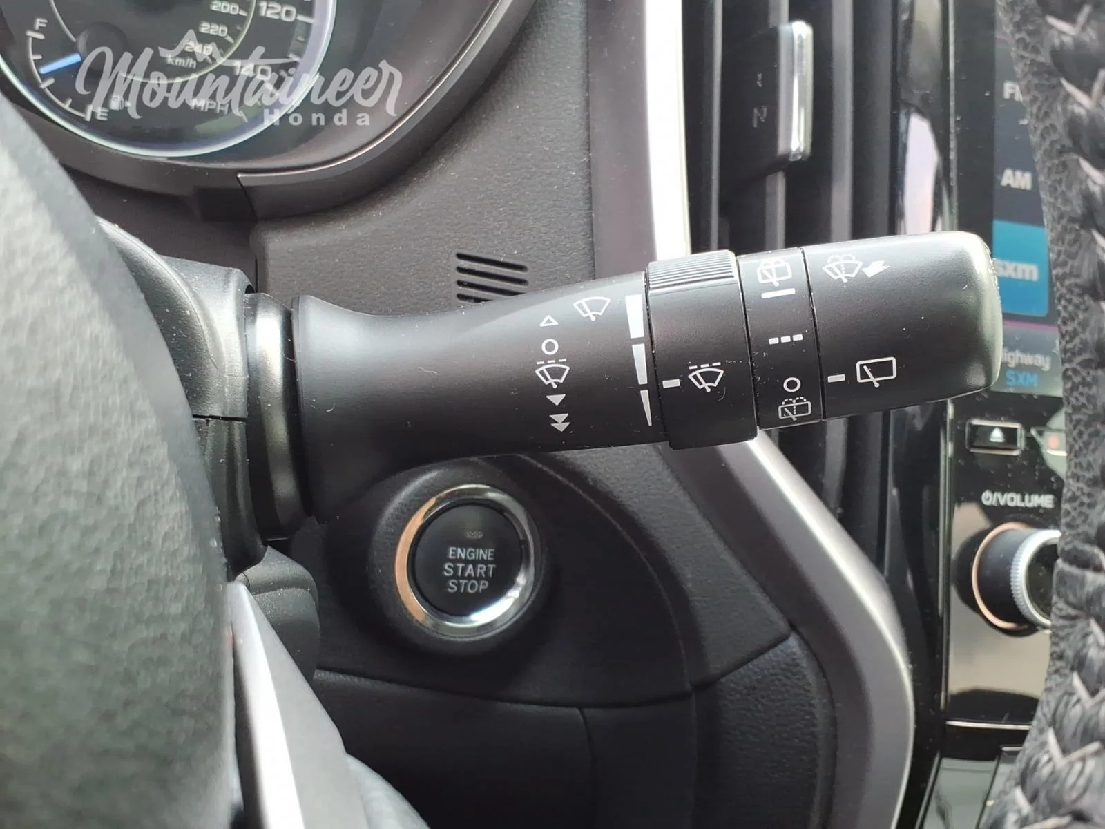 Used 2022 Crystal White Pearl Subaru Limited image 30